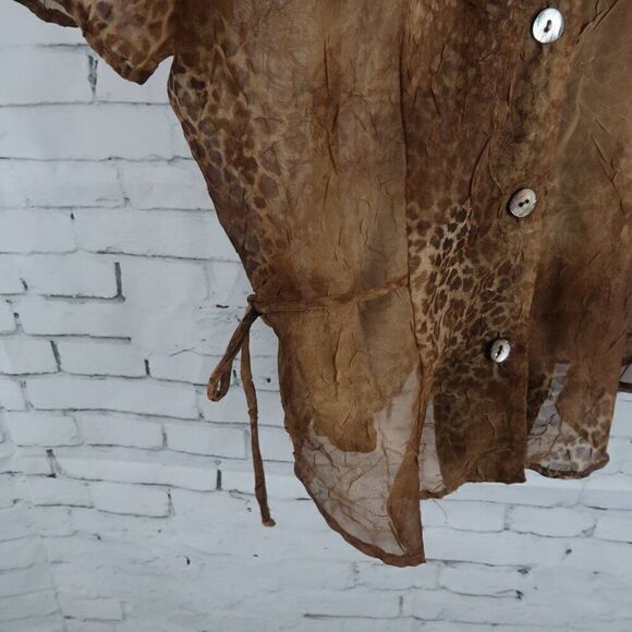 JESSICA HOWARD PETITE BROWN ANIMAL PRINT SEMI SHEER SHORT SLEEVE BUTTON DOWN TOP - Picture 4 of 5